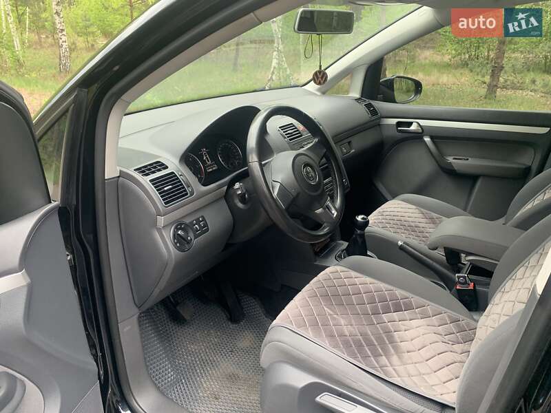 Volkswagen Touran 2011