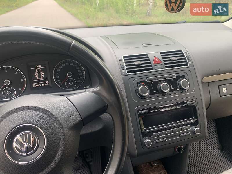 Volkswagen Touran 2011
