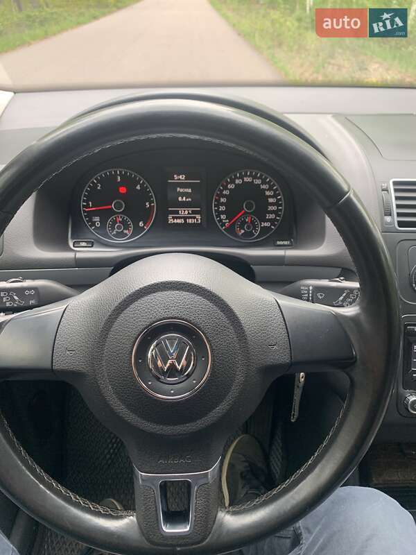 Volkswagen Touran 2011