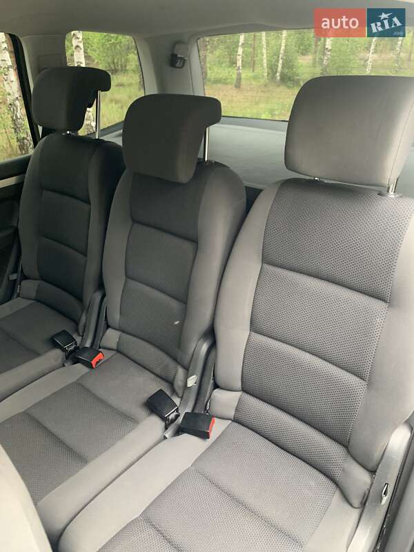 Volkswagen Touran 2011