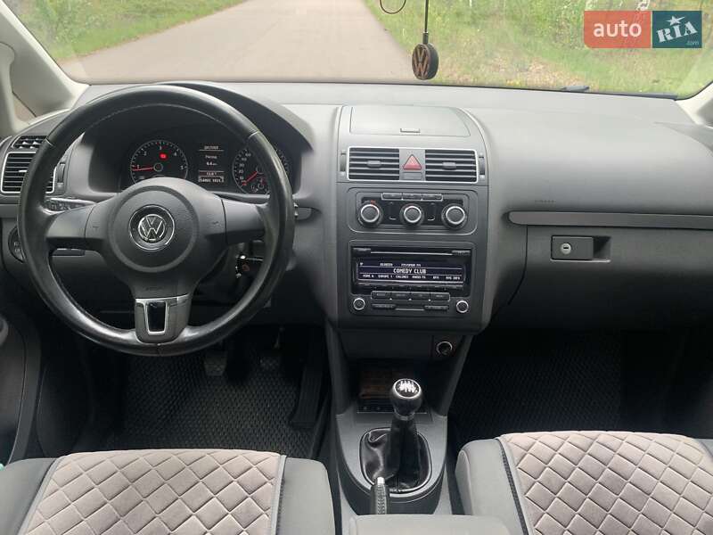 Volkswagen Touran 2011