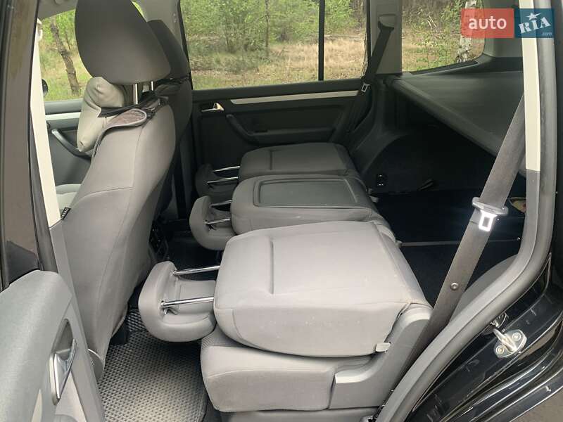 Volkswagen Touran 2011