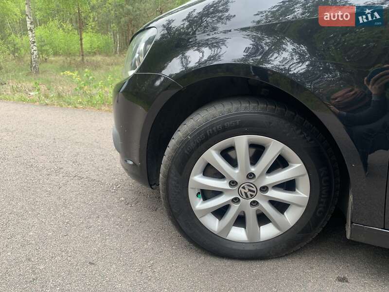 Volkswagen Touran 2011