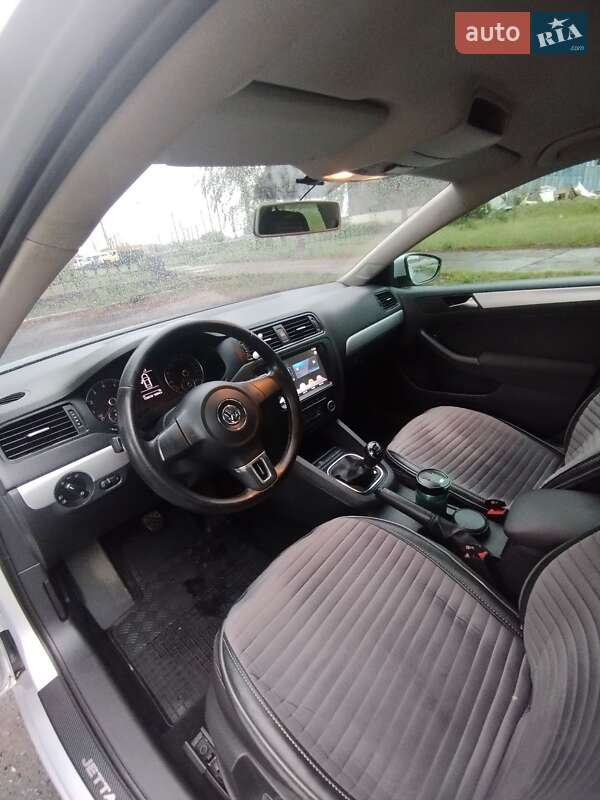 Volkswagen Jetta 2012