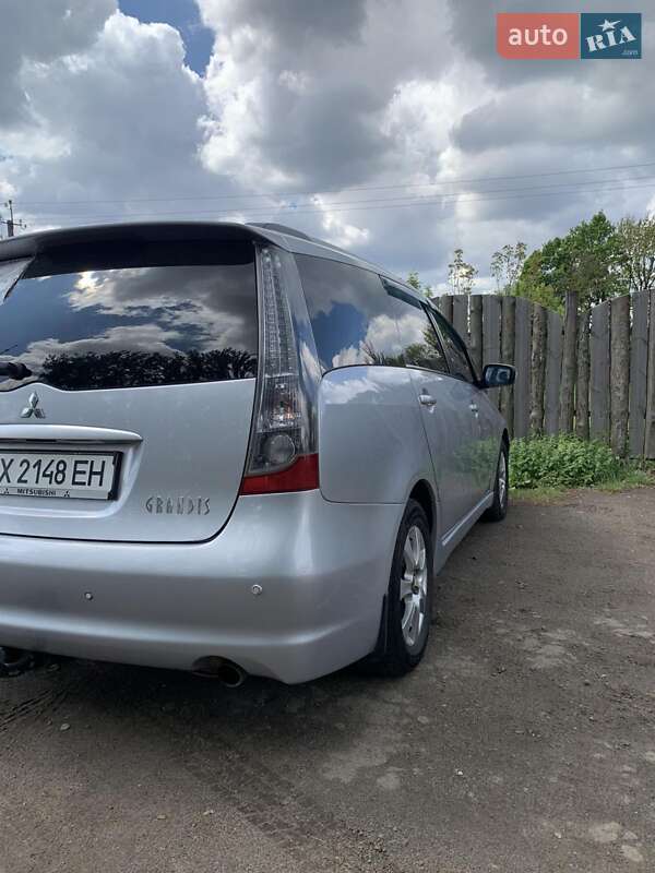 Mitsubishi Grandis 2008
