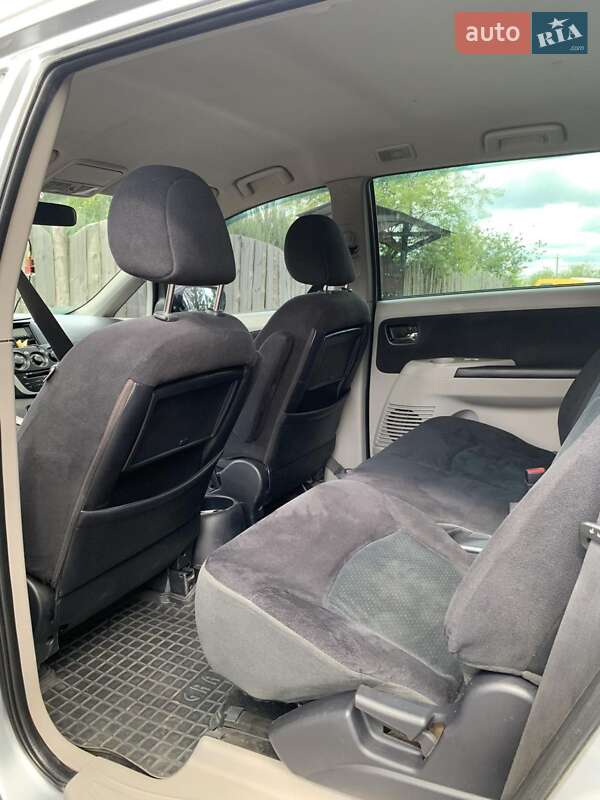 Mitsubishi Grandis 2008