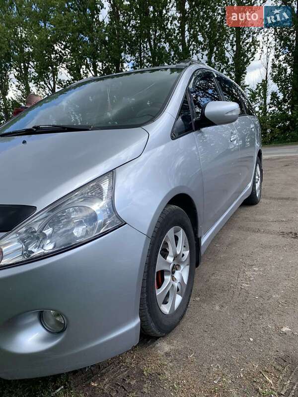 Mitsubishi Grandis 2008