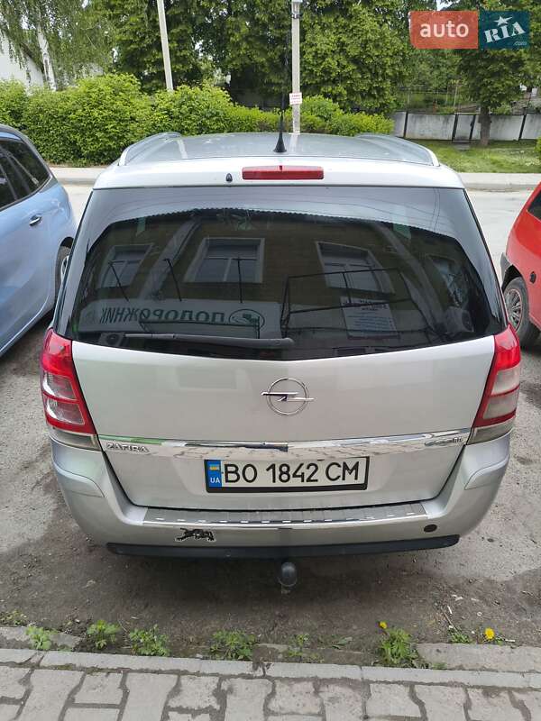 Opel Zafira 2011