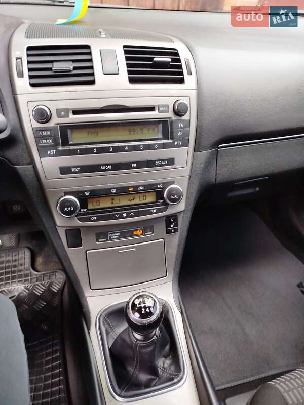 Toyota Avensis 2011