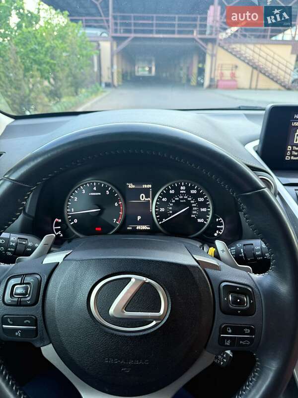 Lexus-4