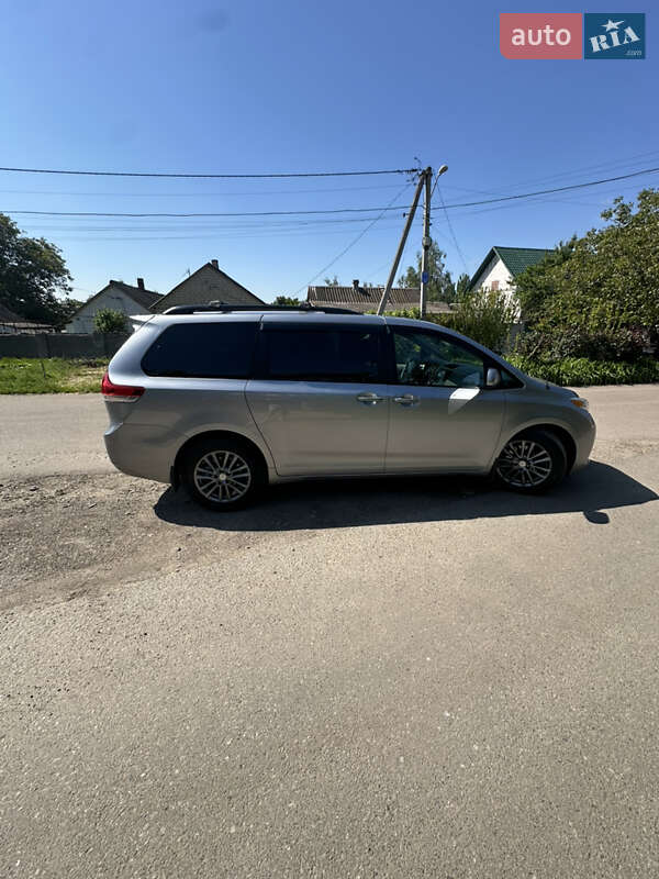Toyota Sienna 2012