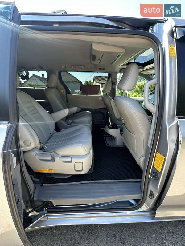 Toyota Sienna 2012