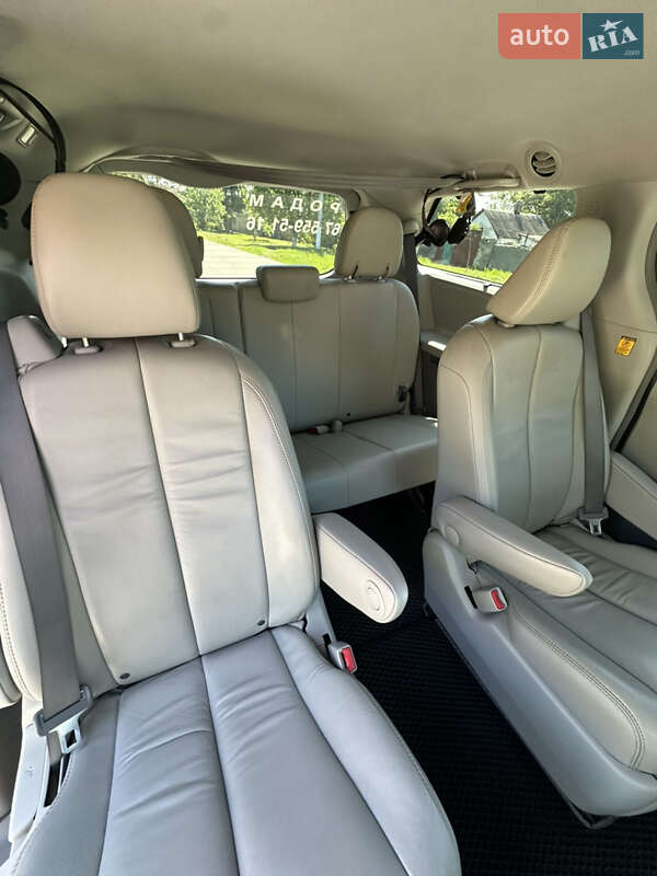 Toyota Sienna 2012