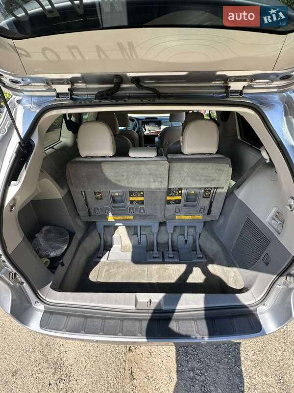 Toyota Sienna 2012