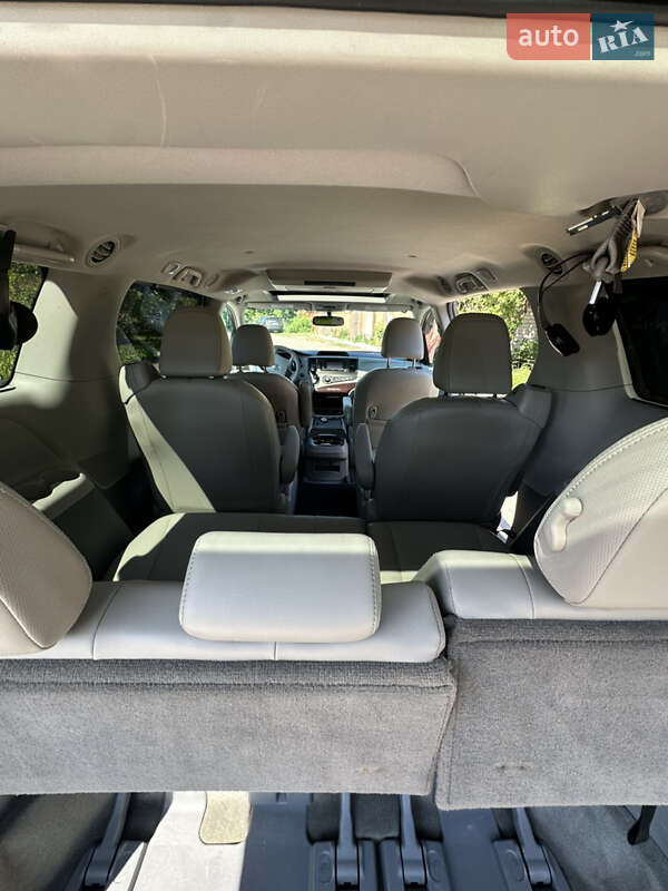 Toyota Sienna 2012