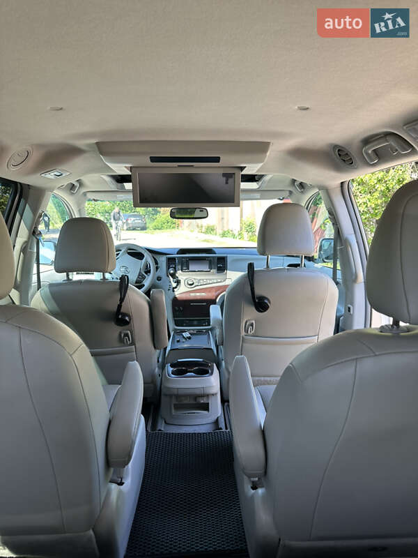 Toyota Sienna 2012