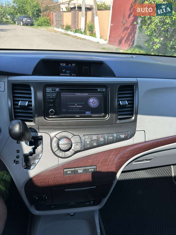 Toyota Sienna 2012