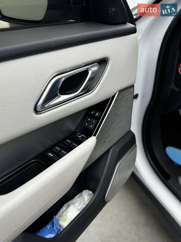 Land Rover-13
