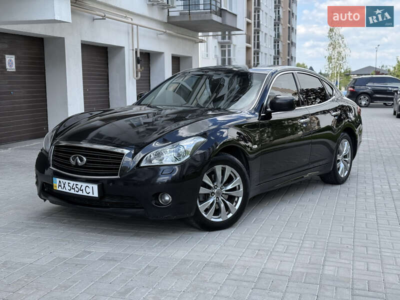 Infiniti M25 2012