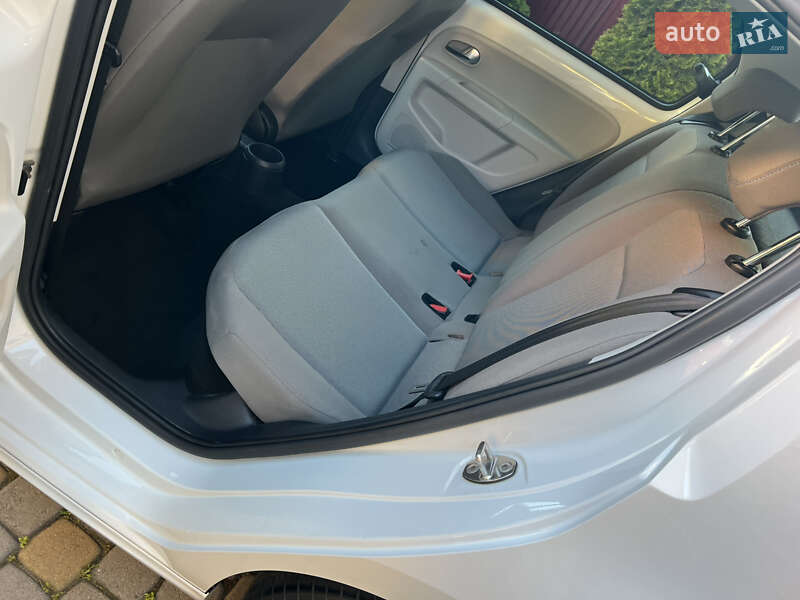 Volkswagen e-Up 2014