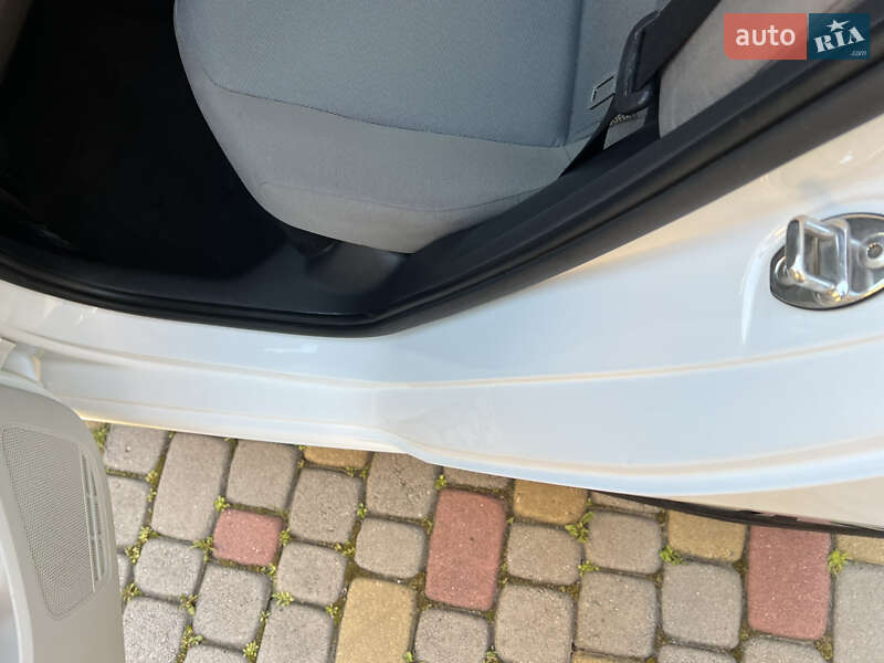 Volkswagen e-Up 2014