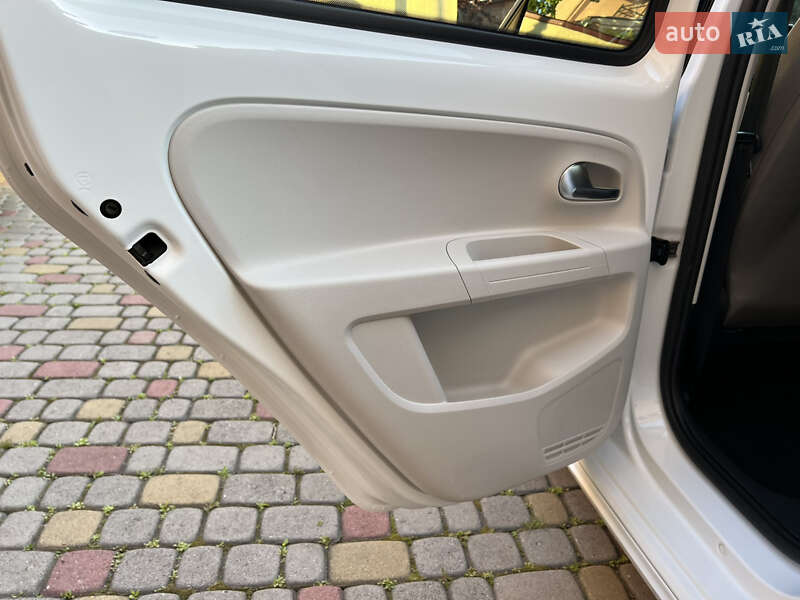 Volkswagen e-Up 2014