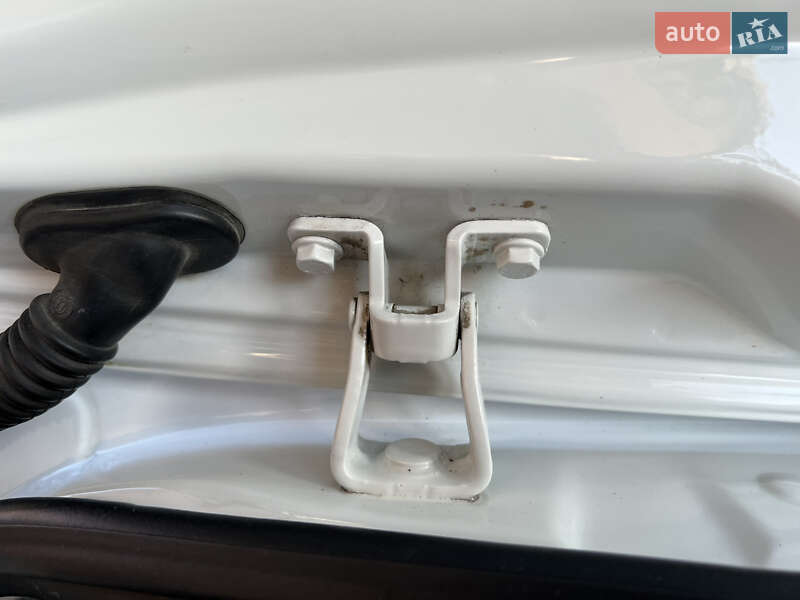 Volkswagen e-Up 2014