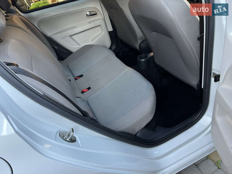 Volkswagen e-Up 2014