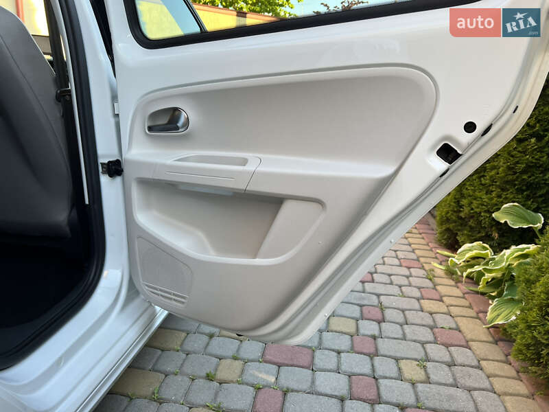 Volkswagen e-Up 2014