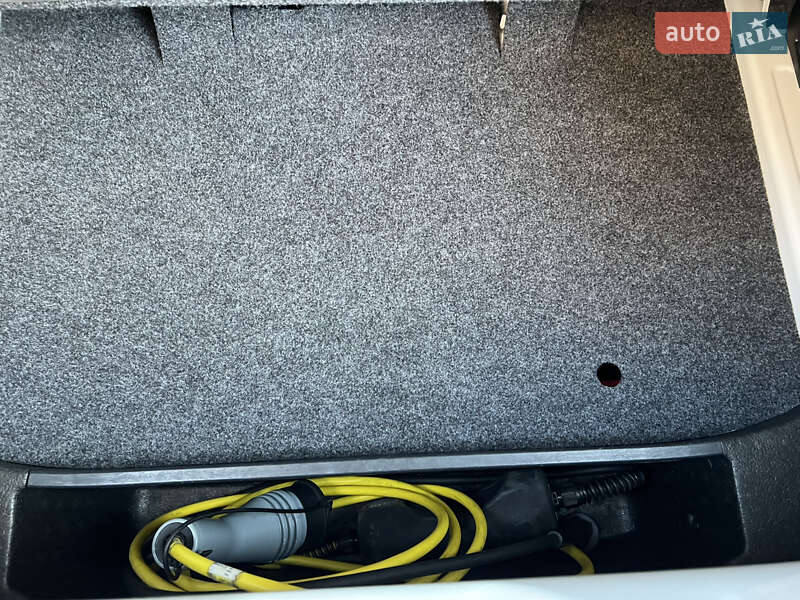 Volkswagen e-Up 2014