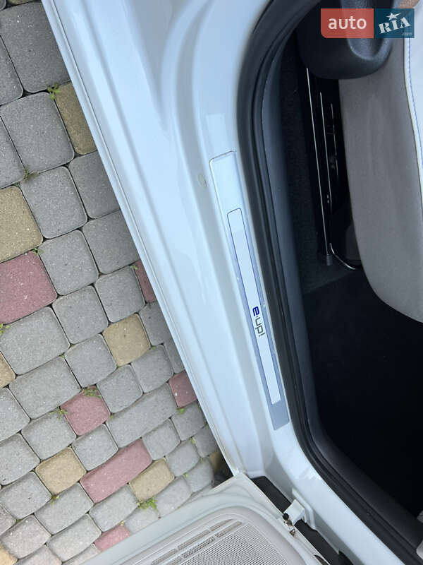 Volkswagen e-Up 2014