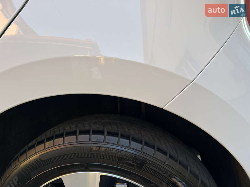 Volkswagen e-Up 2014