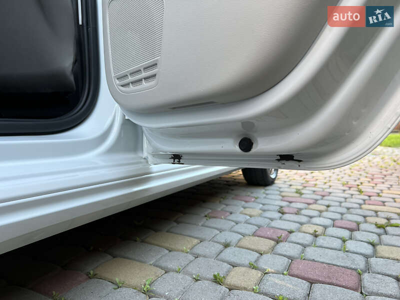 Volkswagen e-Up 2014