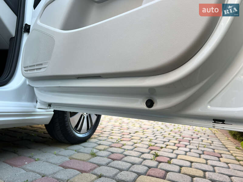 Volkswagen e-Up 2014