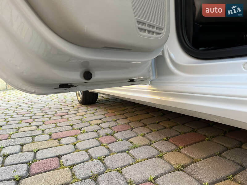 Volkswagen e-Up 2014