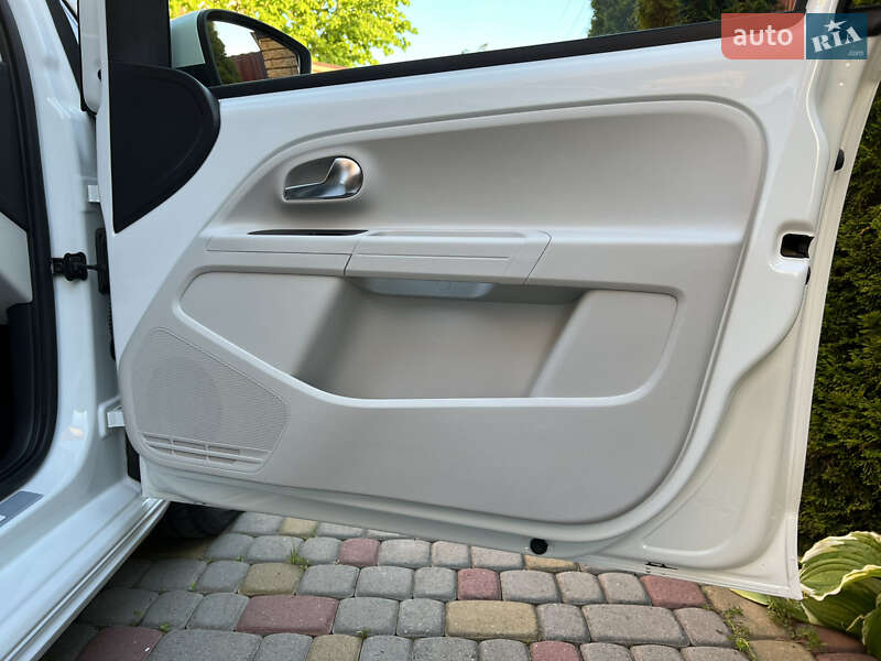 Volkswagen e-Up 2014