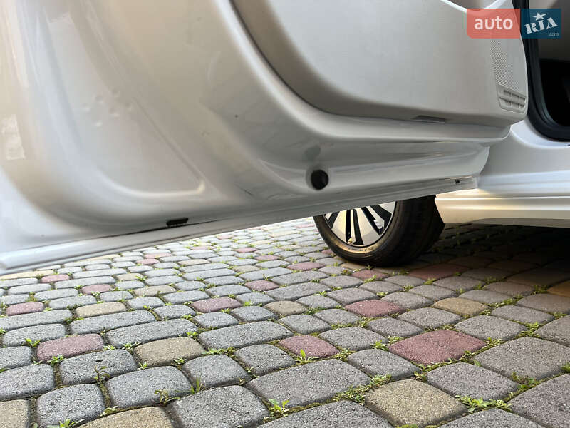 Volkswagen e-Up 2014