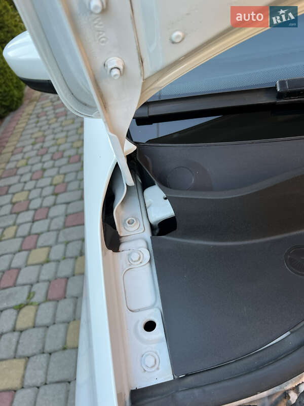 Volkswagen e-Up 2014