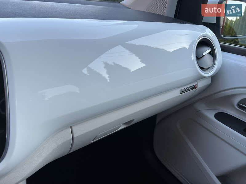 Volkswagen e-Up 2014