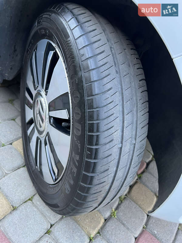 Volkswagen e-Up 2014