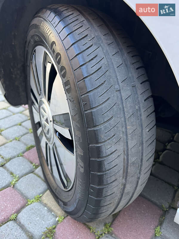 Volkswagen e-Up 2014