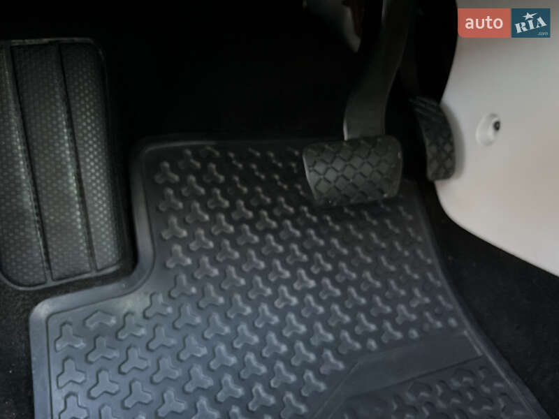 Volkswagen e-Up 2014