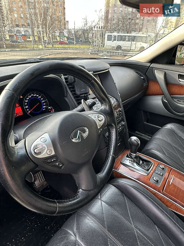 Infiniti FX 37 2011