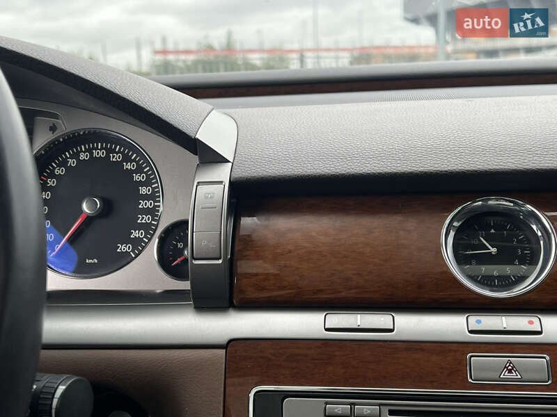 Volkswagen Phaeton 2013