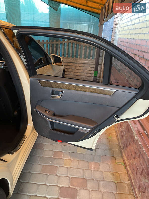 Mercedes-Benz E-Class 2009