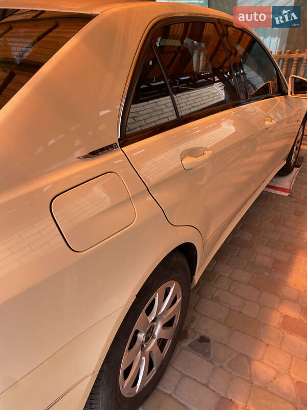 Mercedes-Benz E-Class 2009