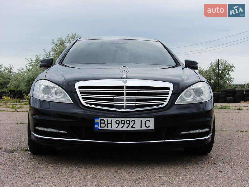 Mercedes-Benz-15