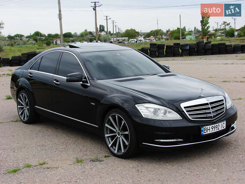 Mercedes-Benz-13