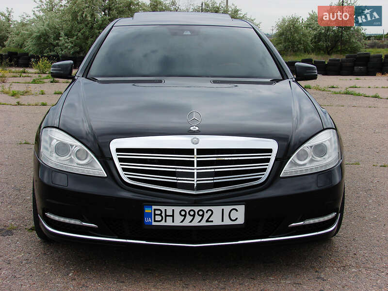 Mercedes-Benz-12