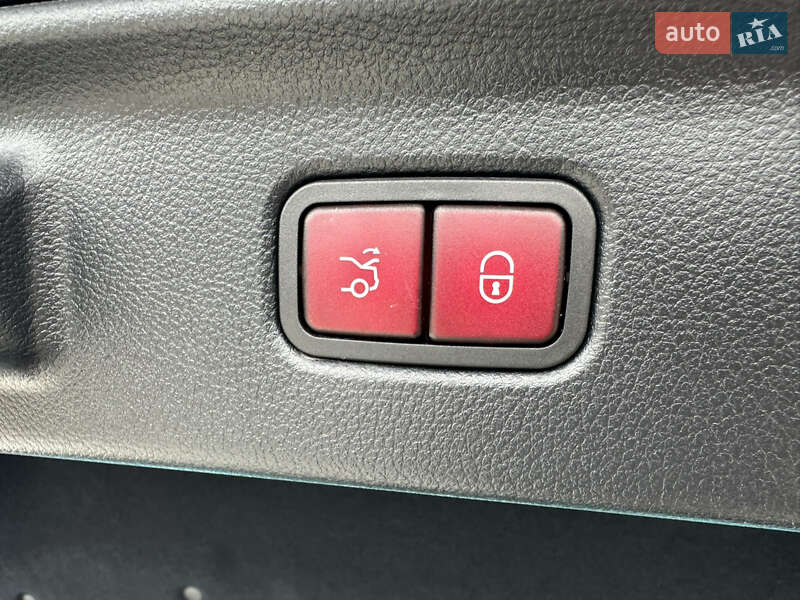 Mercedes-Benz S-Class 2023